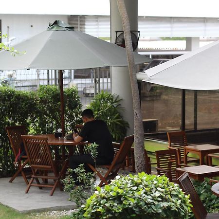 Cordia Hotel Surabaya Airport - Hotel Dalam Bandara - Formerly Ibis Budget Surabaya Airport Sidoarjo Eksteriør bilde