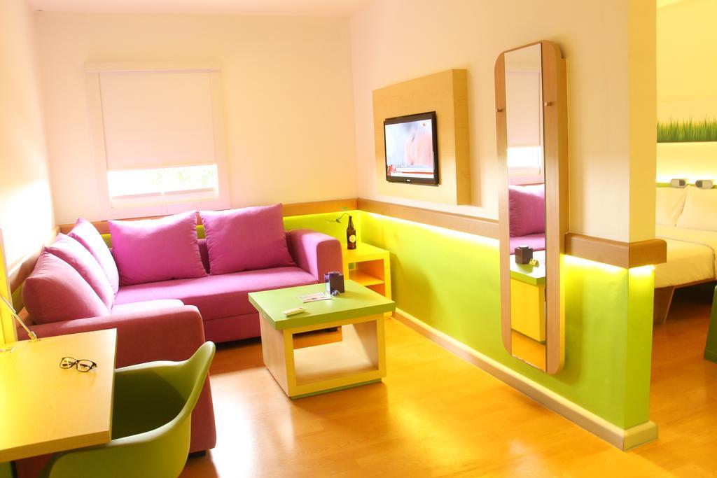 Cordia Hotel Surabaya Airport - Hotel Dalam Bandara - Formerly Ibis Budget Surabaya Airport Sidoarjo Eksteriør bilde