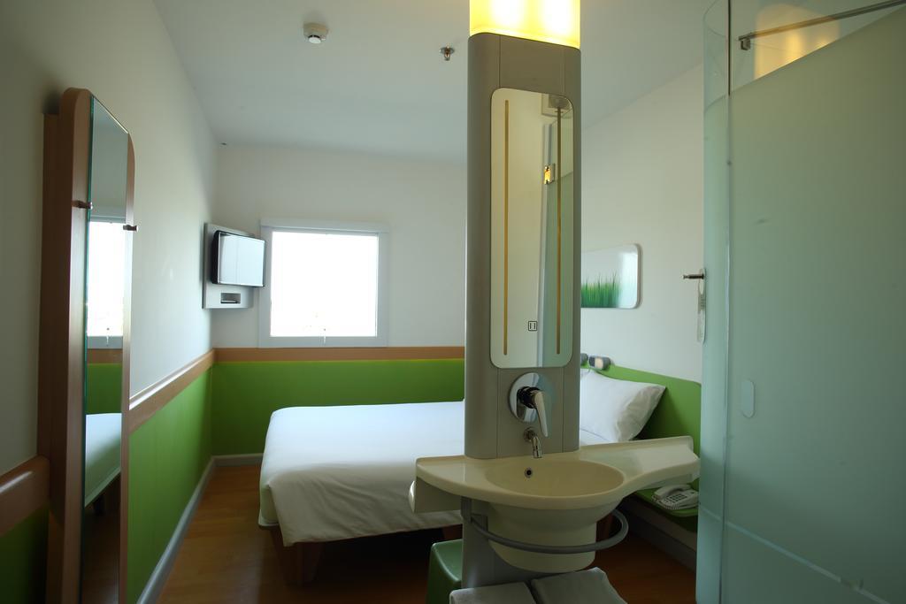 Cordia Hotel Surabaya Airport - Hotel Dalam Bandara - Formerly Ibis Budget Surabaya Airport Sidoarjo Eksteriør bilde