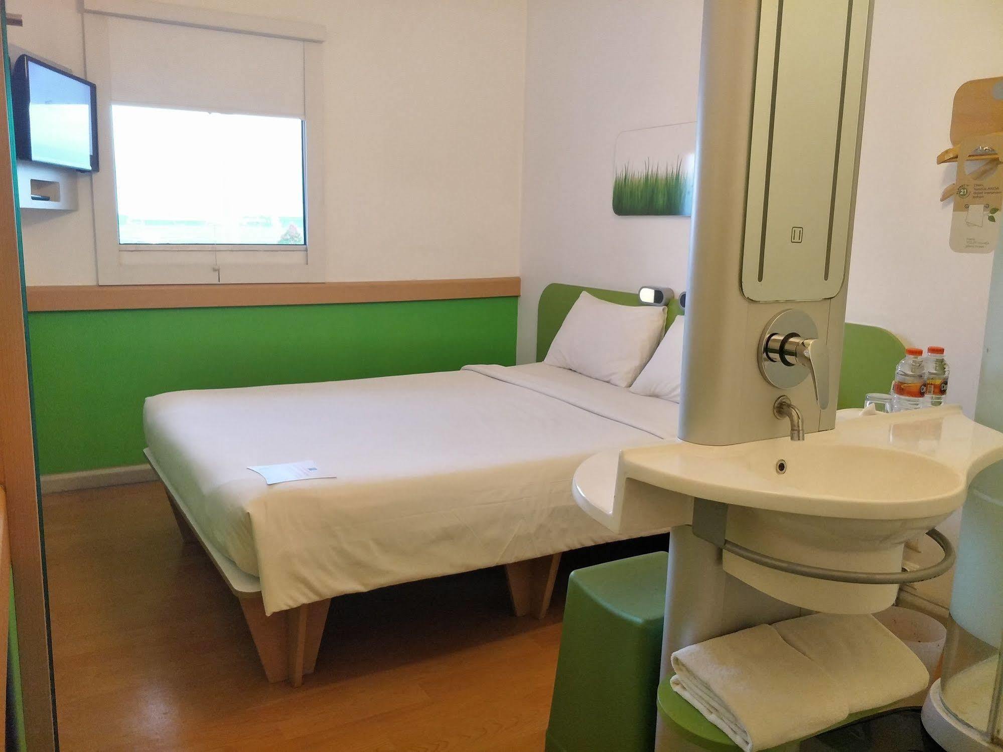 Cordia Hotel Surabaya Airport - Hotel Dalam Bandara - Formerly Ibis Budget Surabaya Airport Sidoarjo Eksteriør bilde