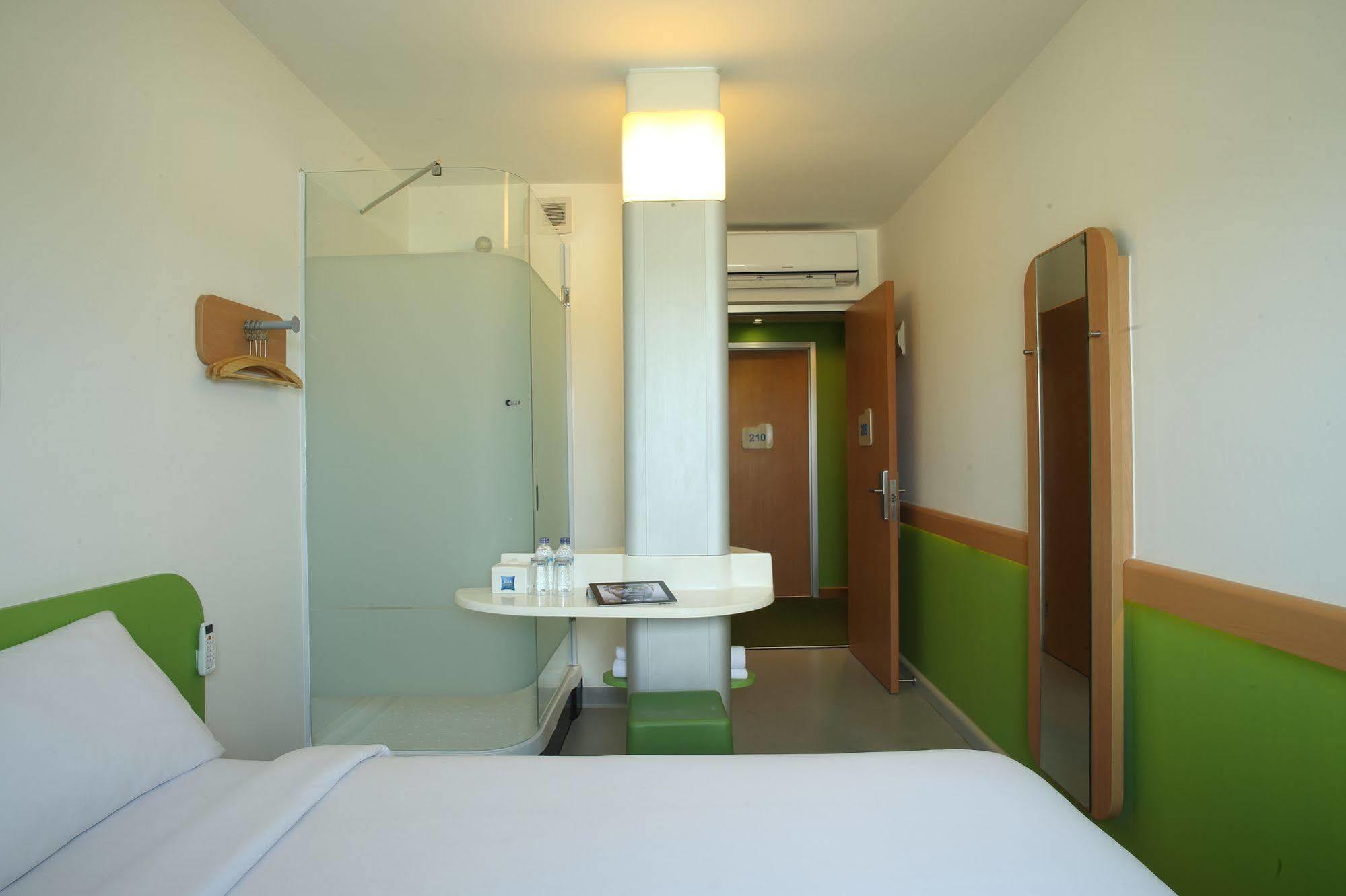 Cordia Hotel Surabaya Airport - Hotel Dalam Bandara - Formerly Ibis Budget Surabaya Airport Sidoarjo Eksteriør bilde