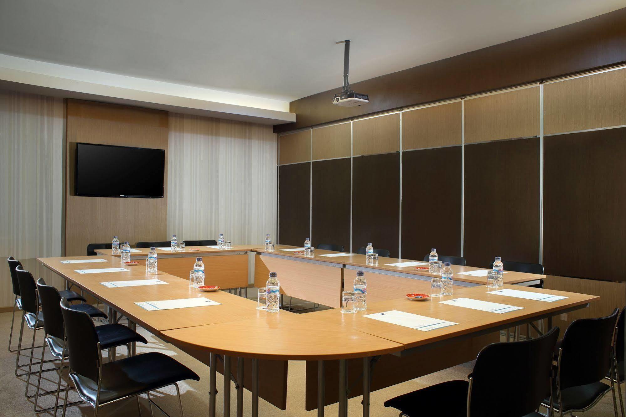Cordia Hotel Surabaya Airport - Hotel Dalam Bandara - Formerly Ibis Budget Surabaya Airport Sidoarjo Eksteriør bilde